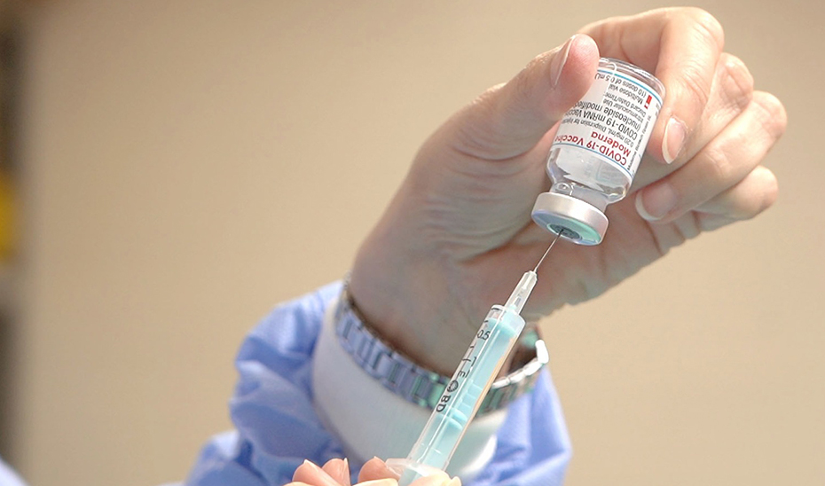 Andalucía abre la vacunación de la tercera dosis contra el Covid para los nacidos entre 1968 y 1971